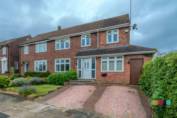 4 Bedroom House To Rent In Mayhill Road, Barnet, EN5