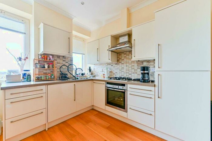 2 Bedroom Flat To Rent In Kingsgate House, Stanmore, HA7