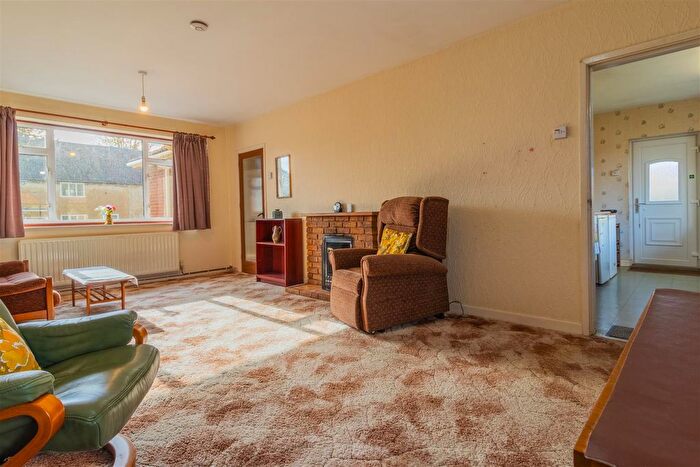 2 Bedroom Semi Detached Bungalow For Sale In Thorn Way, Long Itchington, Southam, CV47