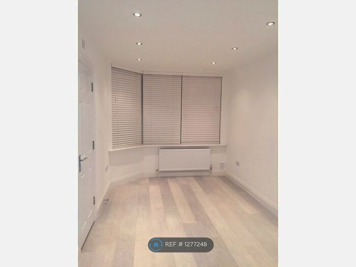 3 Bedroom Flat To Rent In Cardiff Road, Watford WD18