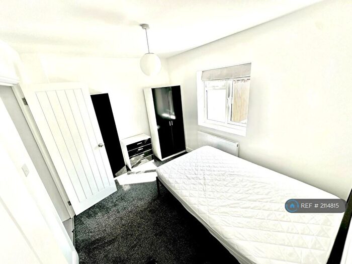 5 Bedroom Terraced House To Rent In Melton Gardens, Romford, RM1