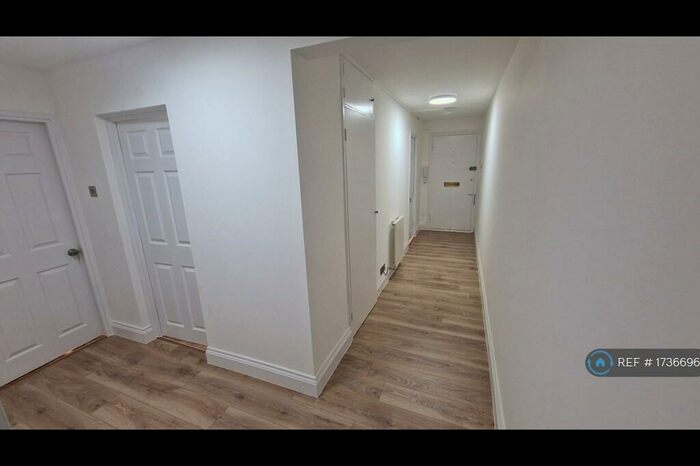 2 Bedroom Flat To Rent In Oak House, London, SE20