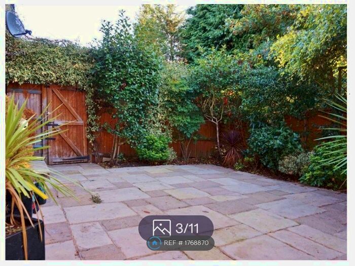 1 Bedroom Flat To Rent In High Road, Buckhurst Hill, IG9