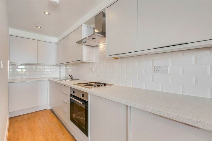 2 Bedroom Apartment To Rent In Roman Road, Bethnal Green, London, E2