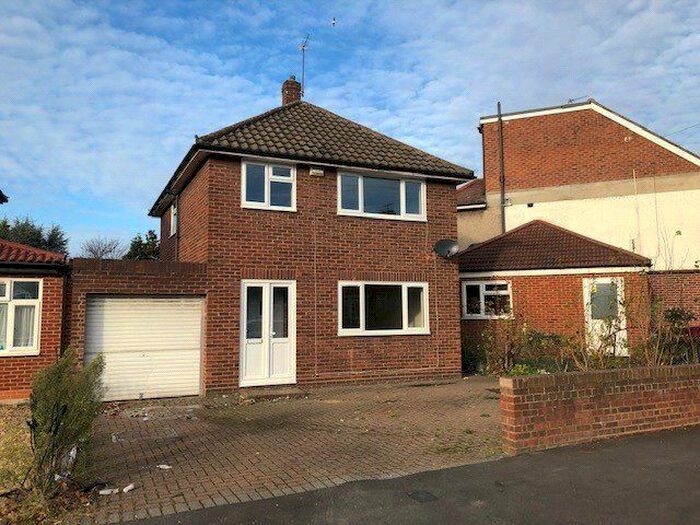3 Bedroom Detached House To Rent In Fairdale Gardens, Hayes, Middlesex UB3