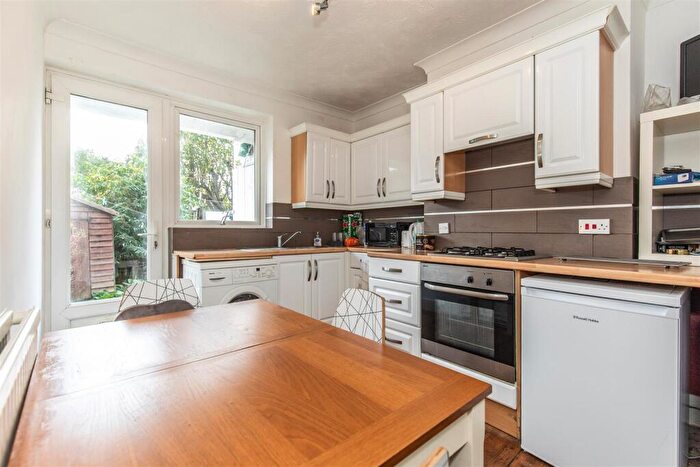 3 Bedroom Flat To Rent In Milner Road, Brighton, BN2