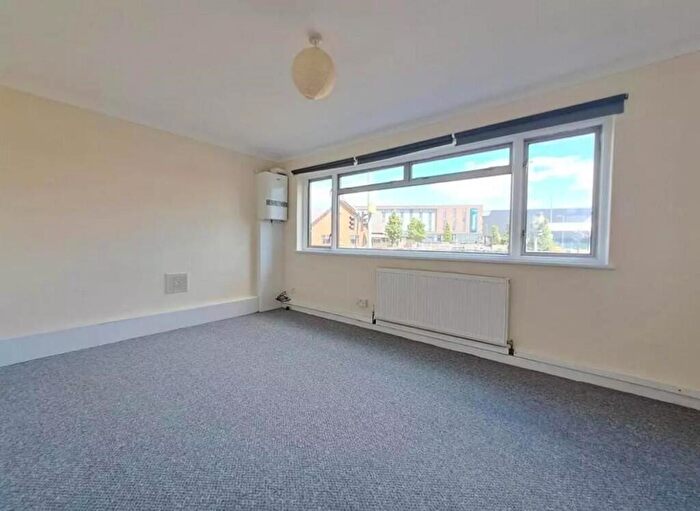 2 Bedroom Flat To Rent In Rainham Road South, Dagenham, London, RM10