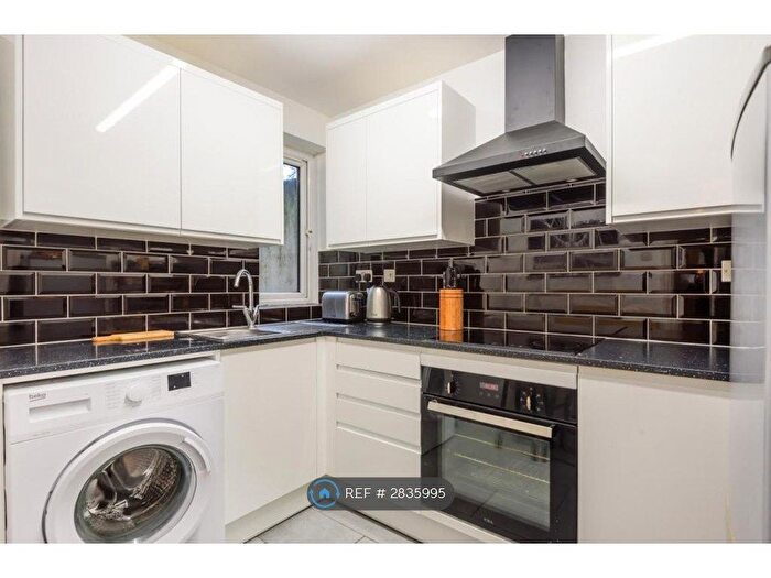 1 Bedroom Flat To Rent In Henley Court, London, SE15