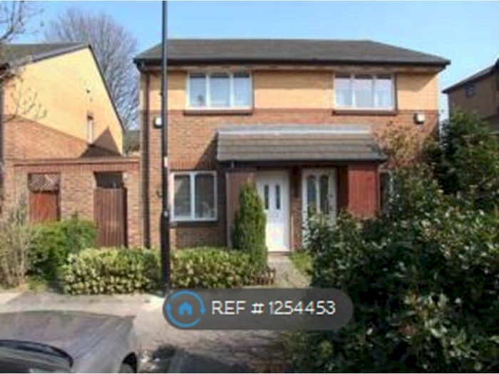 2 Bedroom Semi-Detached House To Rent In Cubitt Square, Hanwell/Southall UB2