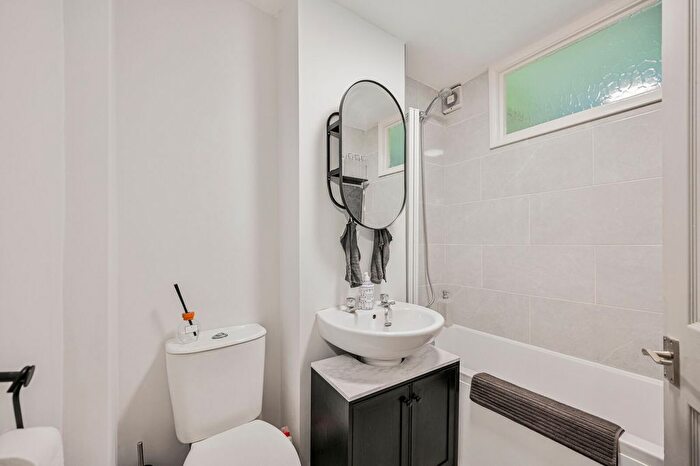 2 Bedroom Flat For Sale In Abbey Lane, Stratford, London, E15