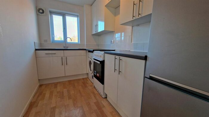 1 Bedroom Flat To Rent In Redford Close, Feltham, TW13