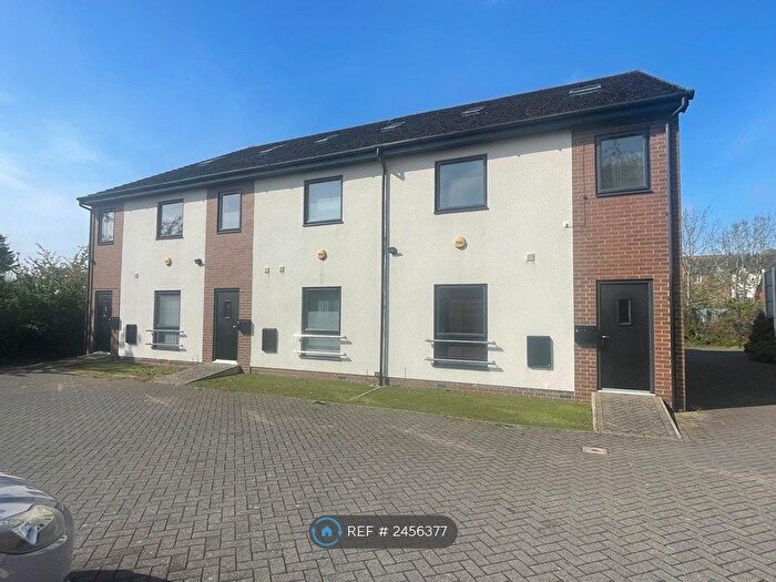 2 Bedroom Semi-Detached House To Rent In Owston Park, Hull, HU6