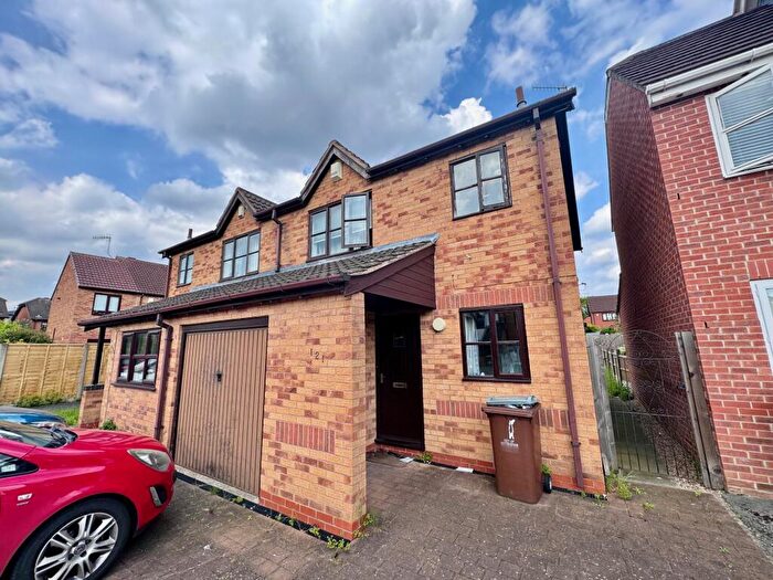 3 Bedroom Town House To Rent In Heron Drive, Lenton, NG7