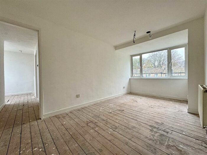 2 Bedroom Apartment To Rent In Northgate, Almondbury, HD5