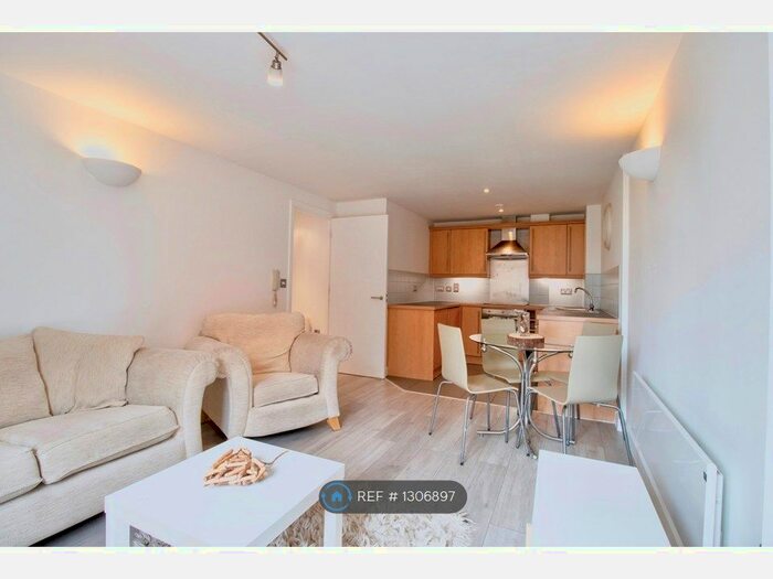 2 Bedroom Flat To Rent In Velocity North, Leeds, LS11