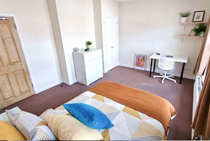 4 Bedroom Terraced House To Rent In Milton Road, Southampton, Hampshire, SO15