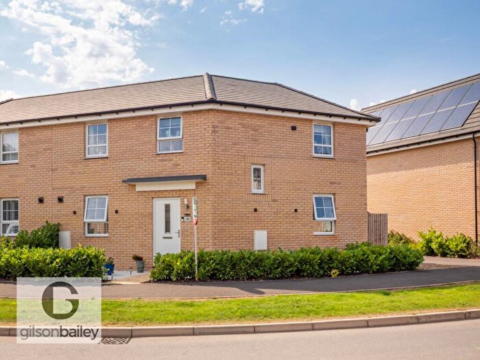 3 Bedroom Semi-Detached House For Sale In Metcalf Road, Sprowston, NR13