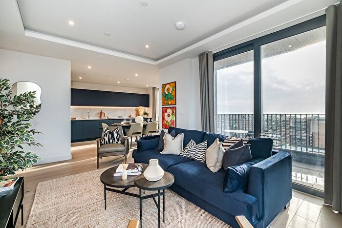 3 Bedroom Flat To Rent In Hove Central, Boulevard Place Hove, BN3