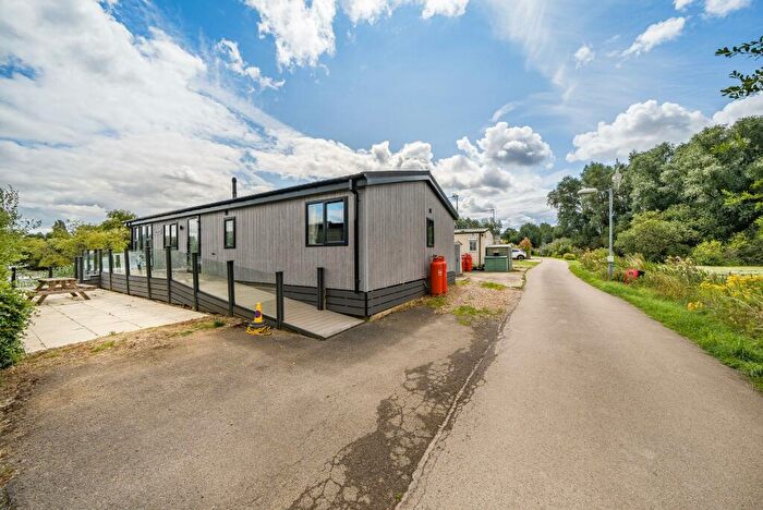 3 Bedroom Campsite & Holiday Village For Sale In Goose Walk, Northampton, NN3