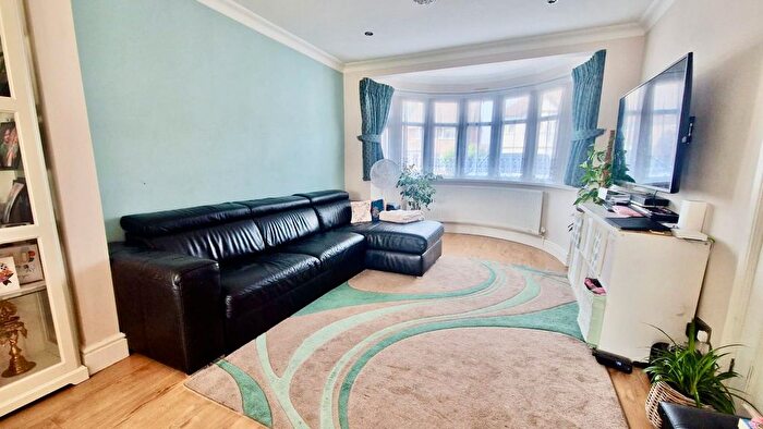 3 Bedroom Terraced House To Rent In Warden Avenue, Harrow, Middlesex, HA2