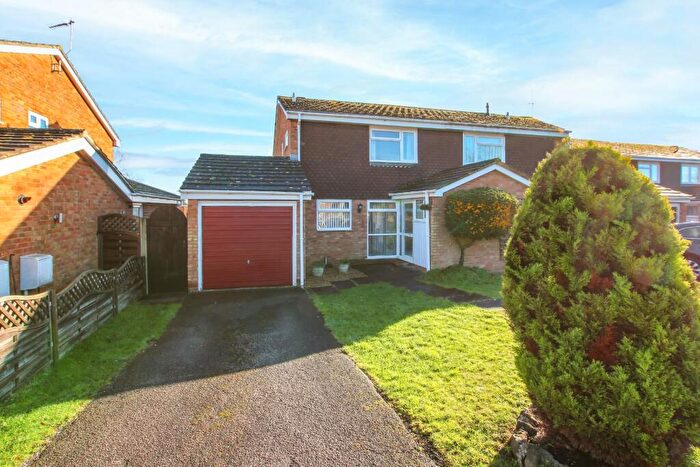 3 Bedroom Semi Detached House For Sale In Alwins Field, Leighton Buzzard, LU7