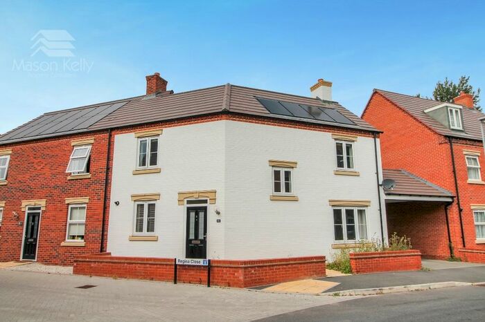 3 Bedroom Semi-Detached House For Sale In Regina Close, Newport Pagnell, Milton Keynes, Buckinghamshire, MK16