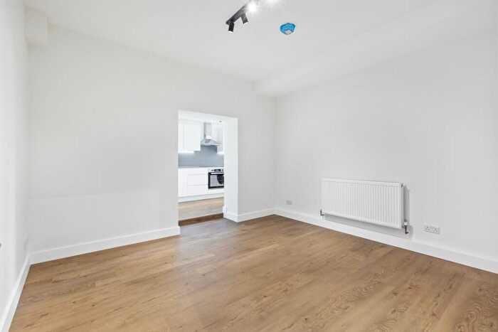 3 Bedroom Flat To Rent In Flat Digby Works, E9