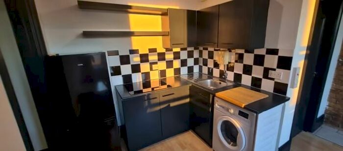 1 Bedroom Flat To Rent In Westwell Road, Streatham, SW16