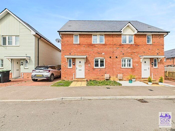 3 Bedroom Semi Detached House For Sale In Hengist Drive, Aylesford, ME20