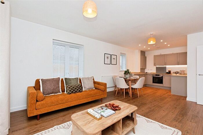 1 Bedroom Flat For Sale In Hareshill, Featherfall Road, Crookham Village, Fleet, GU51