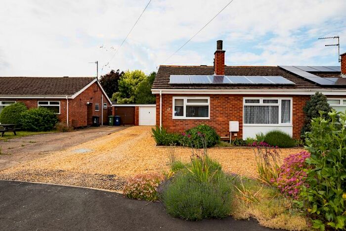 3 Bedroom Bungalow To Rent In Ellis Close, Cottenham, CB24