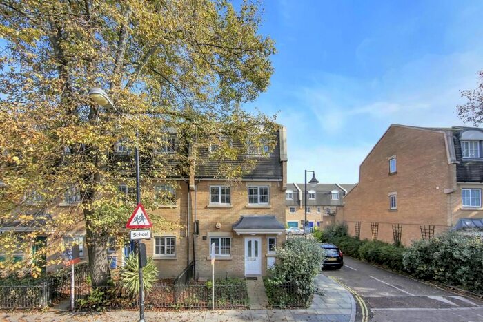 4 Bedroom End Of Terrace House To Rent In Coleman Road, Camberwell, London, SE5