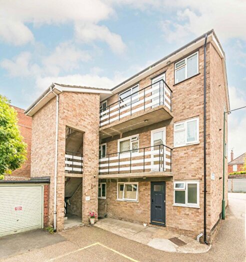 1 Bedroom Flat For Sale In Carlisle Close, Kingston Upon Thames, KT2