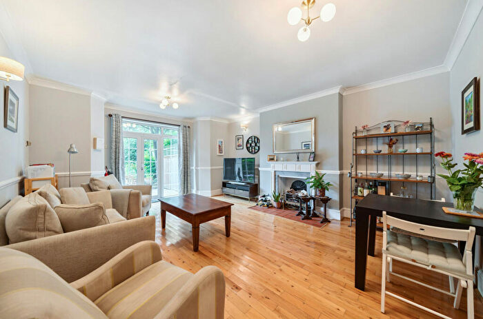 2 Bedroom Maisonette To Rent In Granville Park, London, SE13