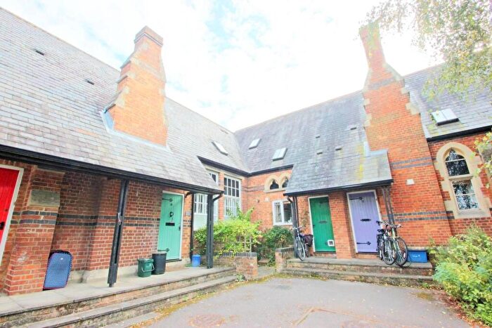 2 Bedroom House To Rent In The Old School House, Temple Road, Oxford, OX4
