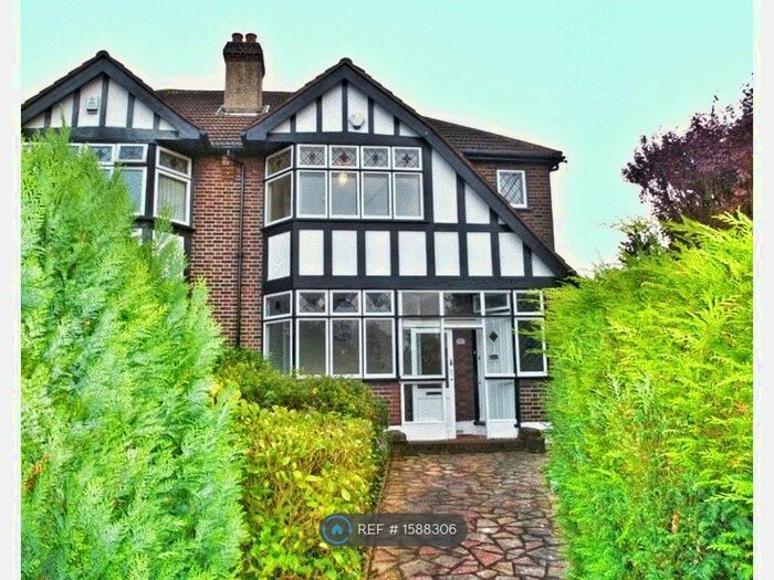 3 Bedroom Semi-Detached House To Rent In Ashcombe Road, Carshalton, SM5