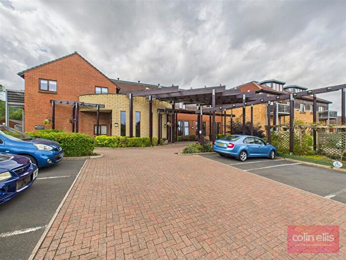 2 Bedroom Flat For Sale In Plaxton Court, Scarborough, YO12