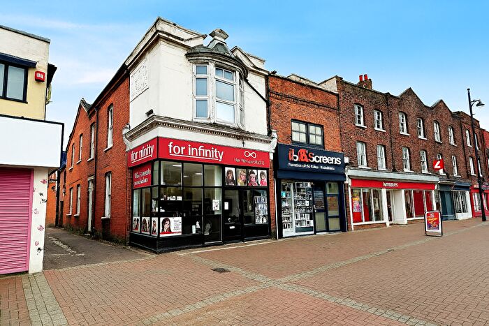 2 Bedroom Flat To Rent In High Street, Gosport, PO12