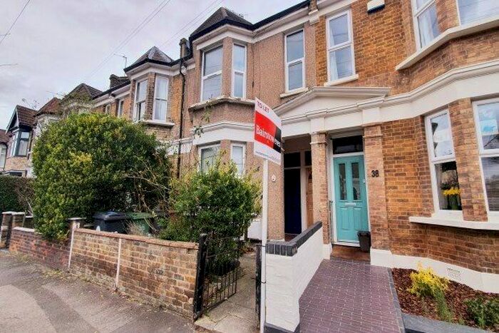 3 Bedroom Flat To Rent In Leybourne Road, London, E11