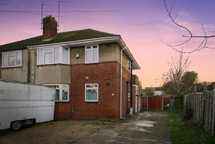 2 Bedroom Maisonette For Sale In Hawthorn Road, Cheltenham, Gloucestershire, GL51