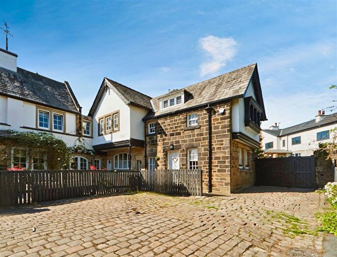 4 Bedroom Semi-detached House For Sale In High Spring Gardens Lane, Keighley, BD20