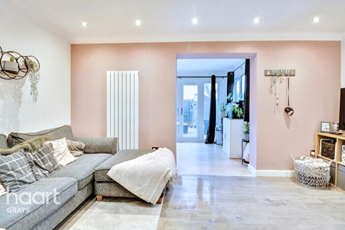 1 Bedroom End Of Terrace House For Sale In Curling Lane, Grays, RM17