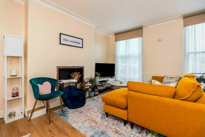 1 Bedroom Flat To Rent In Maple Road, Surbiton, KT6