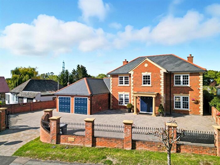 5 Bedroom House For Sale In Southend Road, Howe Green, CM2