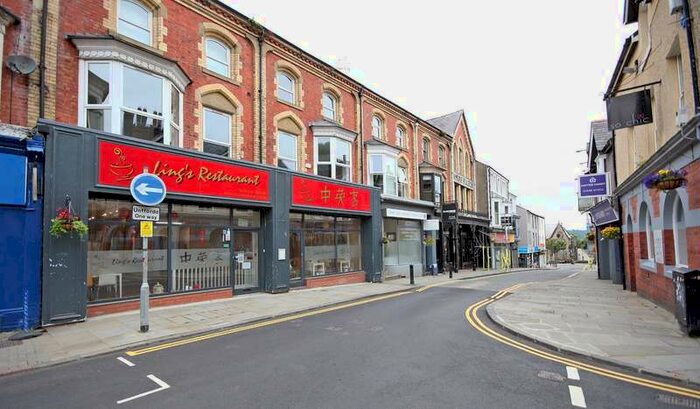 Restaurant Retail Property / Shop To Rent In High Street, Bangor, LL57