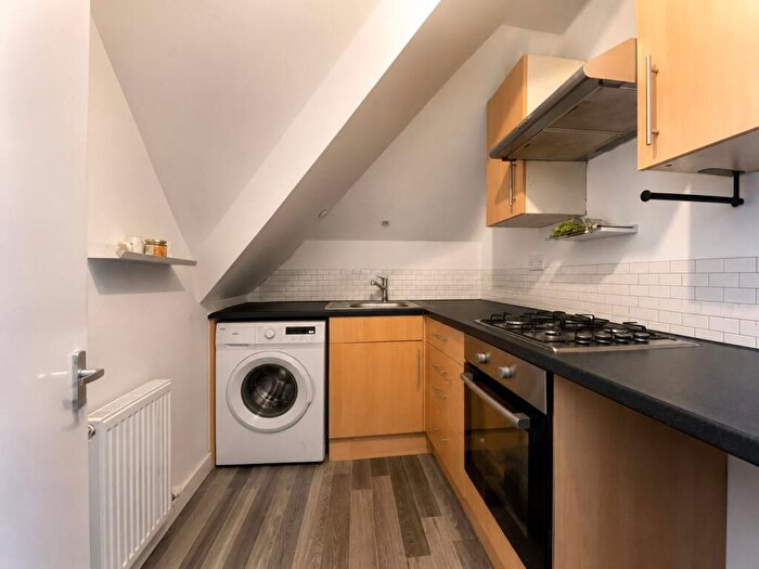 2 Bedroom Flat To Rent In Grove Road, London, N12