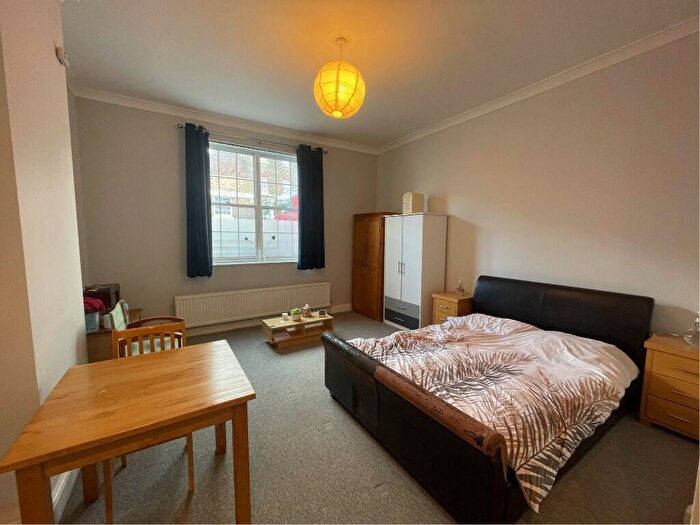 Studio To Rent In The Burroughs, London, NW4