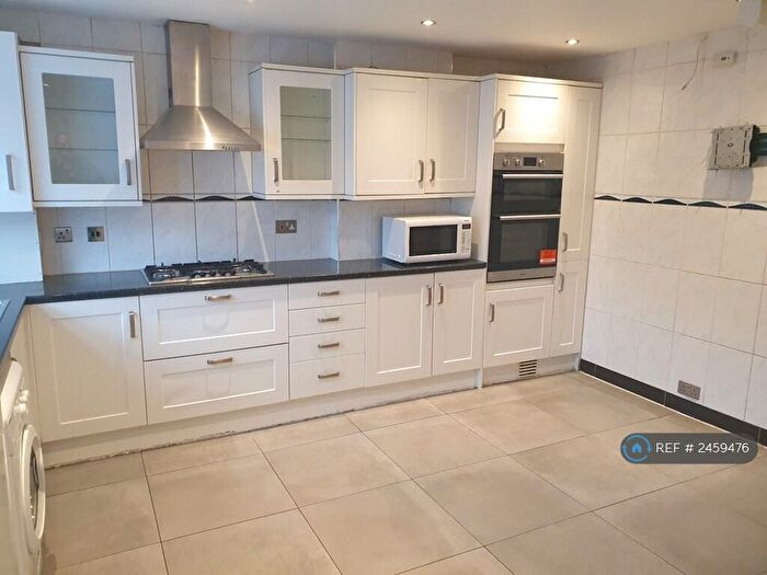 3 Bedroom Terraced House To Rent In Tavistock Close, London, N16