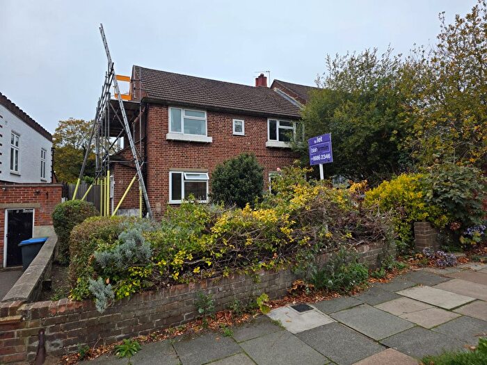 2 Bedroom Flat To Rent In Prince George Avenue, Oakwood, N14