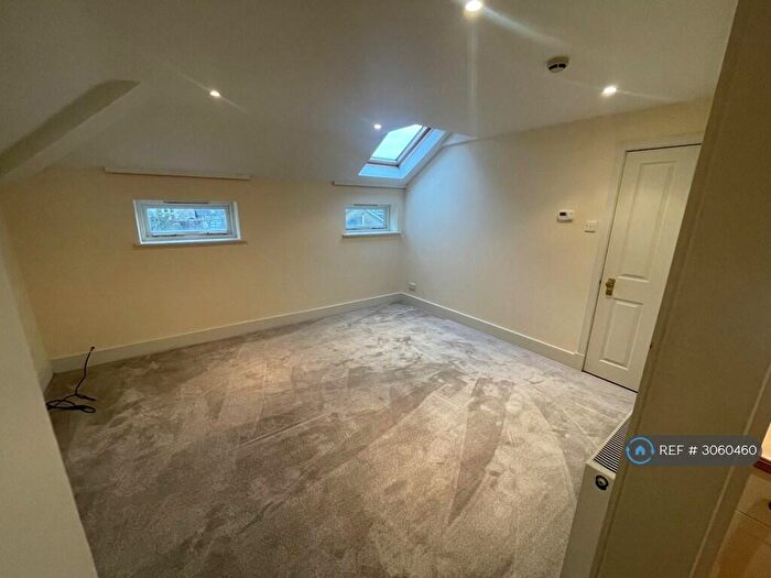 2 Bedroom Flat To Rent In Victoria Court, Cirencester, GL7
